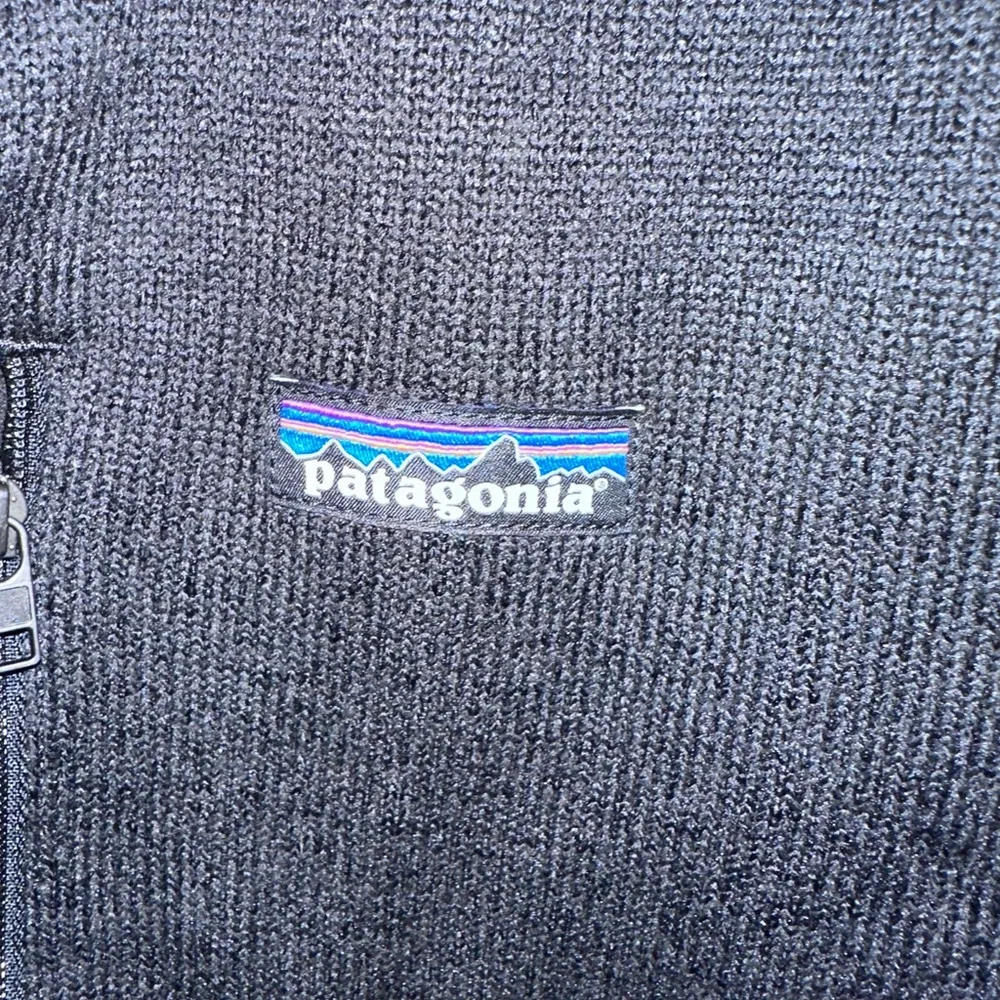 Patagonia Men’s Charcoal Zip-Up Fleece Pullover